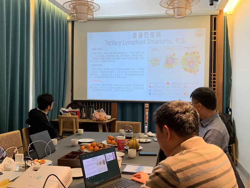 The institute and the Pathology Department of Gulou Hospital held a pathological artificial intelligence academic salon event