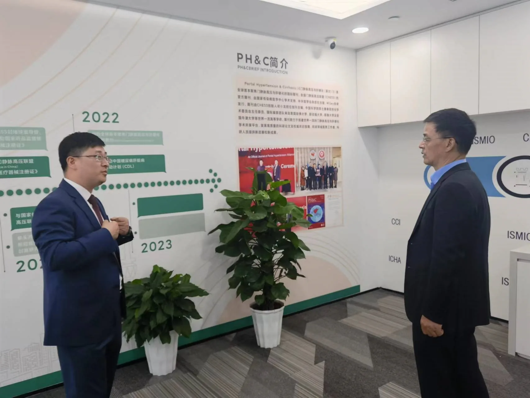 Academician Ma Yuqiang, Vice Chairman of the Provincial CPPCC and Chairman of the Provincial Committee for Democratic Progress, and his delegation visited the Smart Medical Research Institute for investigation
