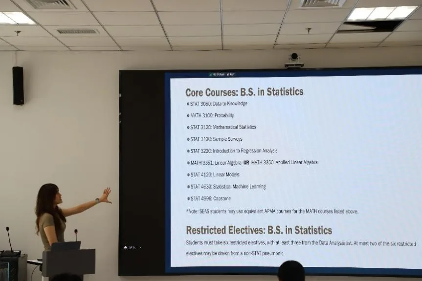 The School of Artificial Intelligence (College of Future Technology) held a study abroad application exchange meeting
