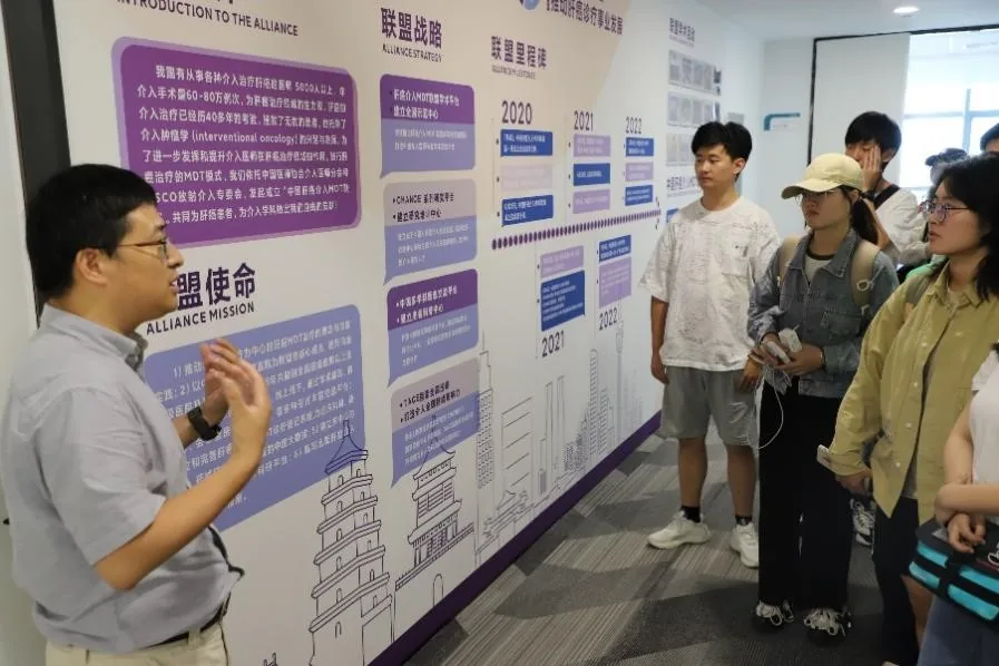The School of Artificial Intelligence (College of Future Technology) held a study abroad application exchange meeting