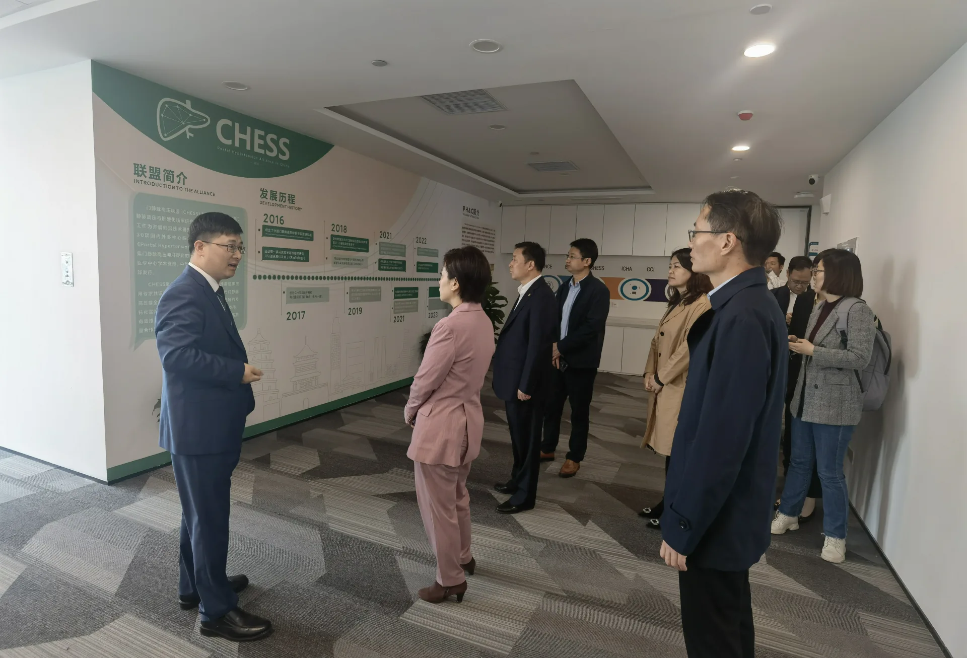 Ji Fang, Vice Mayor of Kunshan City, and his delegation visited the Smart Medical Research Institute for investigation