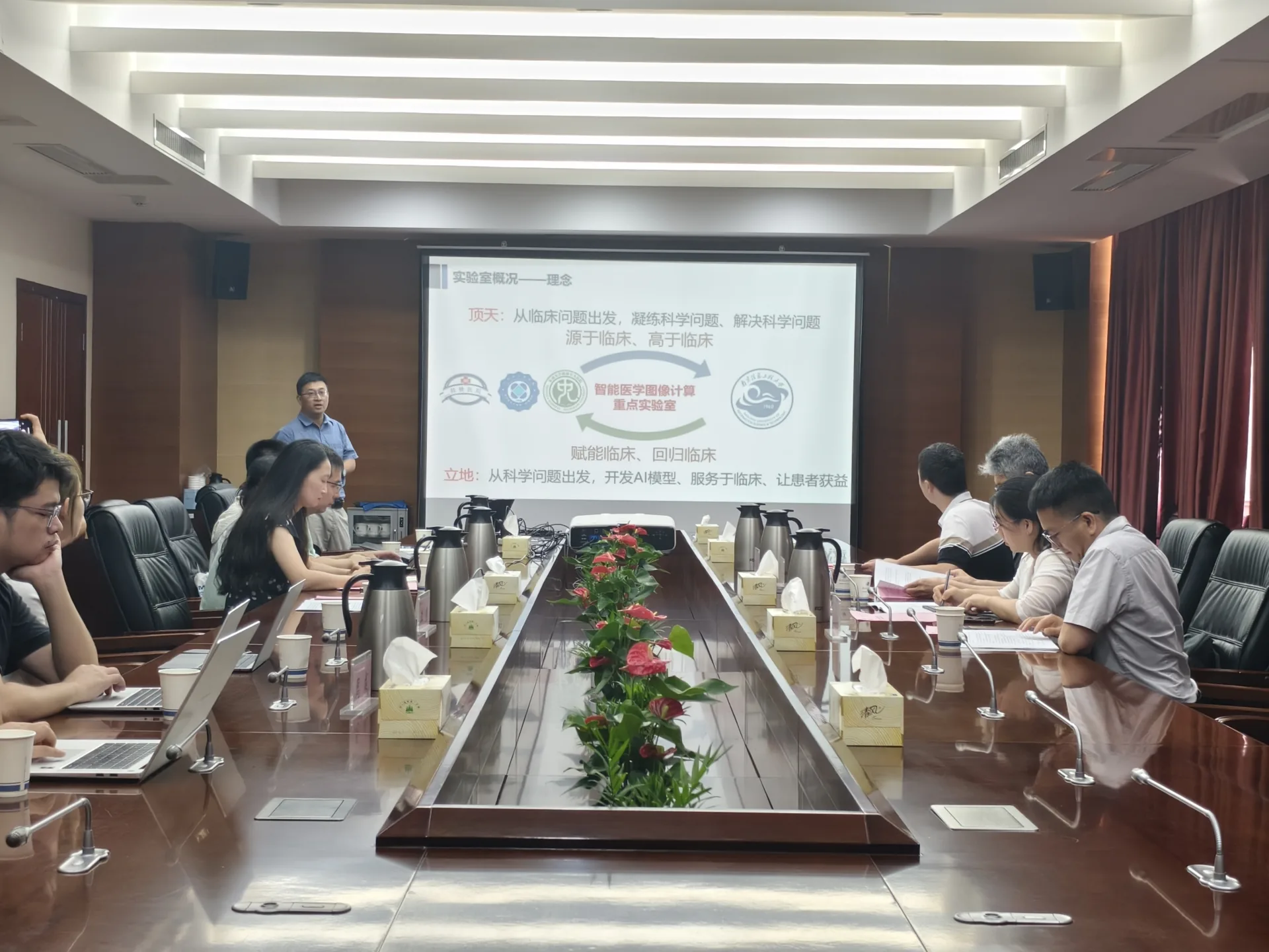 Our school held an expert demonstration meeting on the construction plan of the “Intelligent Medical Image Computing” key laboratory in Jiangsu universities.