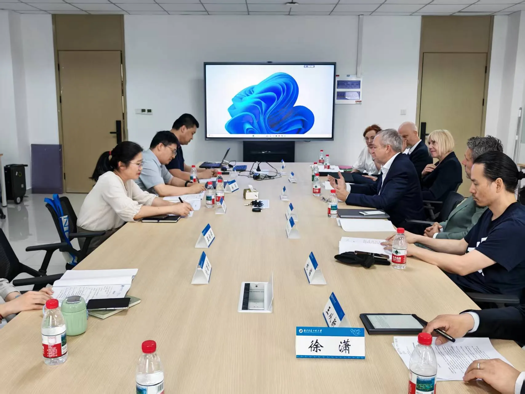 Professor Roland Eils, academician of the German National Academy of Sciences, and his delegation came to the school for an exchange visit